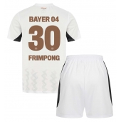 Bayer Leverkusen Jeremie Frimpong #30 Replika Bortedrakt Barn 2024-25 Kortermet (+ bukser)