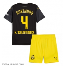 Borussia Dortmund Nico Schlotterbeck #4 Replika Bortedrakt Barn 2024-25 Kortermet (+ bukser)