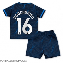 Chelsea Lesley Ugochukwu #16 Replika Bortedrakt Barn 2023-24 Kortermet (+ bukser)