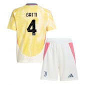 Juventus Federico Gatti #4 Replika Bortedrakt Barn 2024-25 Kortermet (+ bukser)