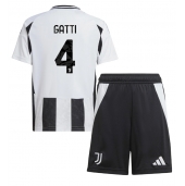 Juventus Federico Gatti #4 Replika Hjemmedrakt Barn 2024-25 Kortermet (+ bukser)