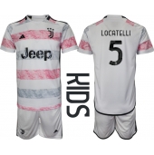 Juventus Manuel Locatelli #5 Replika Bortedrakt Barn 2023-24 Kortermet (+ bukser)