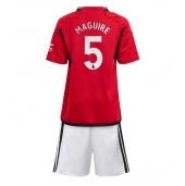 Manchester United Harry Maguire #5 Replika Hjemmedrakt Barn 2023-24 Kortermet (+ bukser)