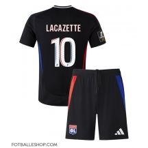 Olympique Lyonnais Alexandre Lacazette #10 Replika Bortedrakt Barn 2024-25 Kortermet (+ bukser)