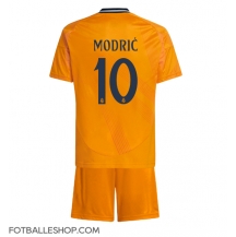 Real Madrid Luka Modric #10 Replika Bortedrakt Barn 2024-25 Kortermet (+ bukser)